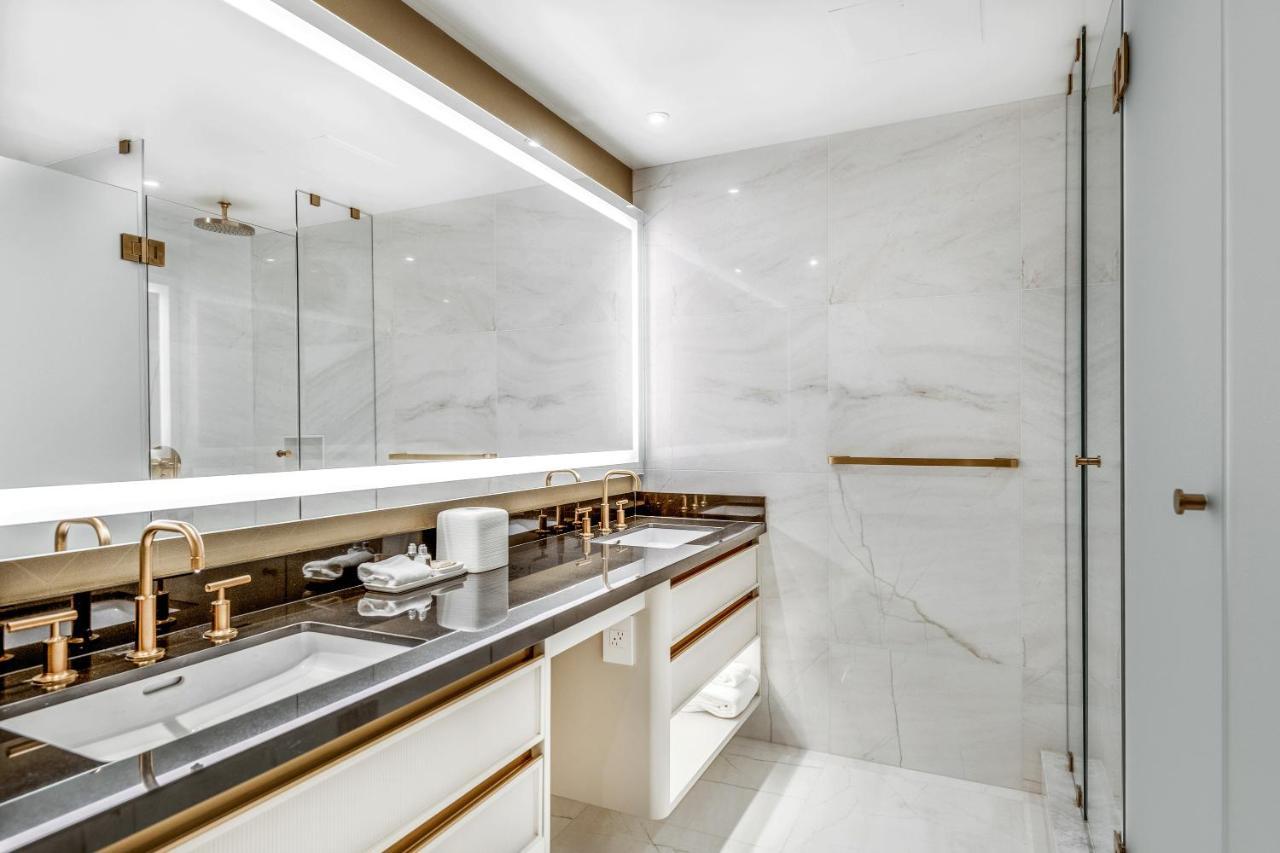 Azur Legacy Collection Hotel Vancouver Exterior photo
