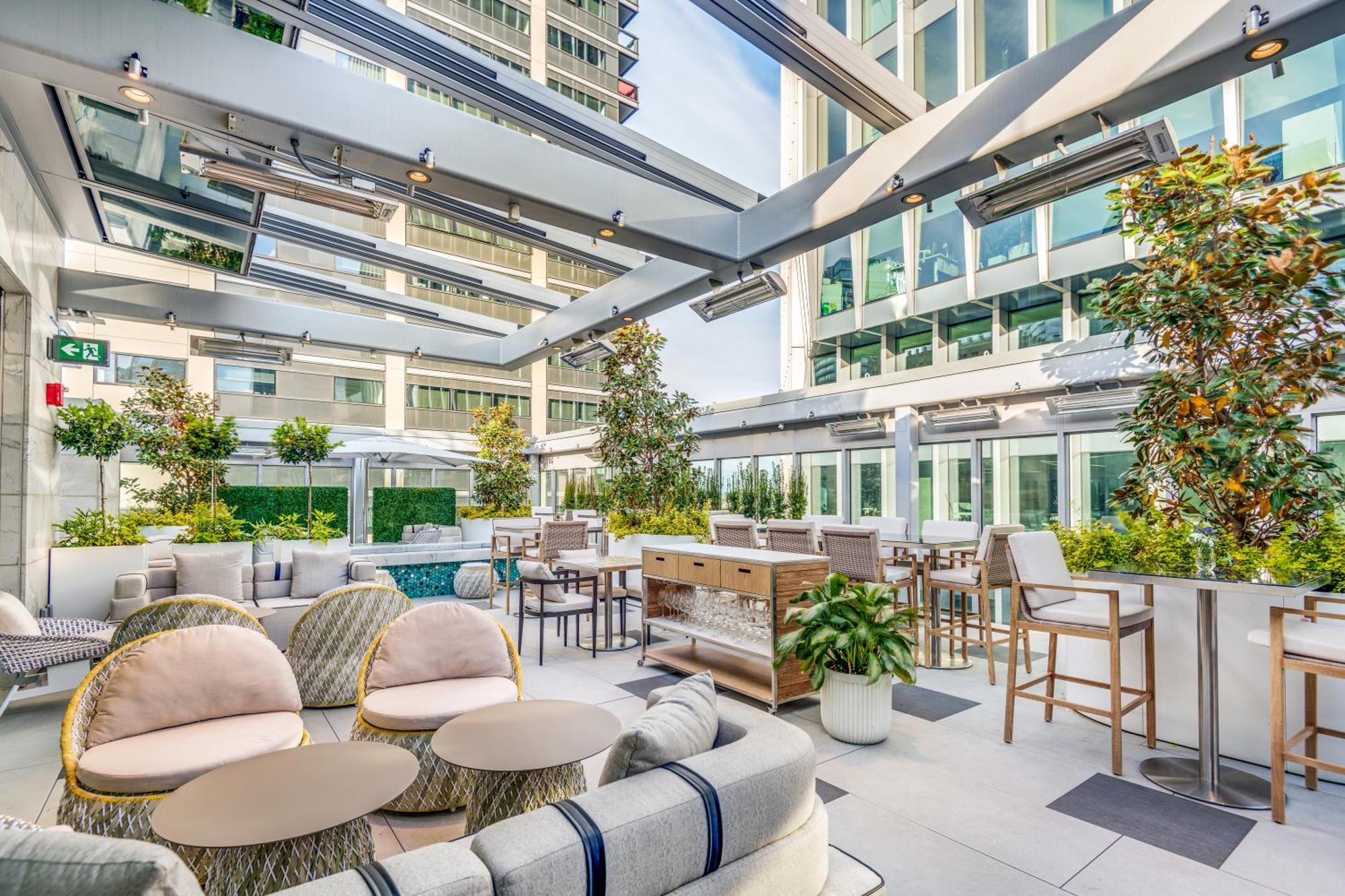 Azur Legacy Collection Hotel Vancouver Exterior photo