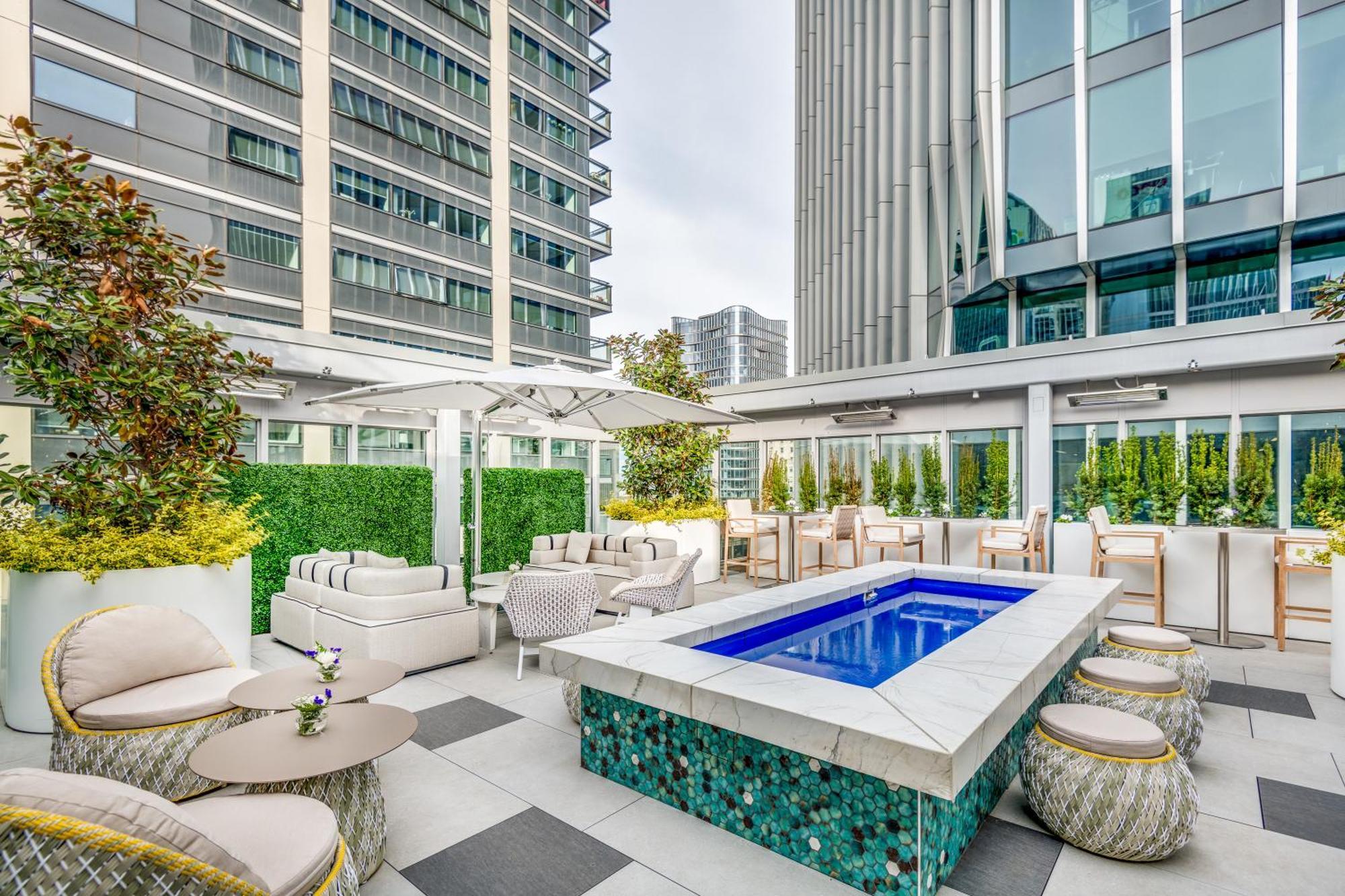 Azur Legacy Collection Hotel Vancouver Exterior photo