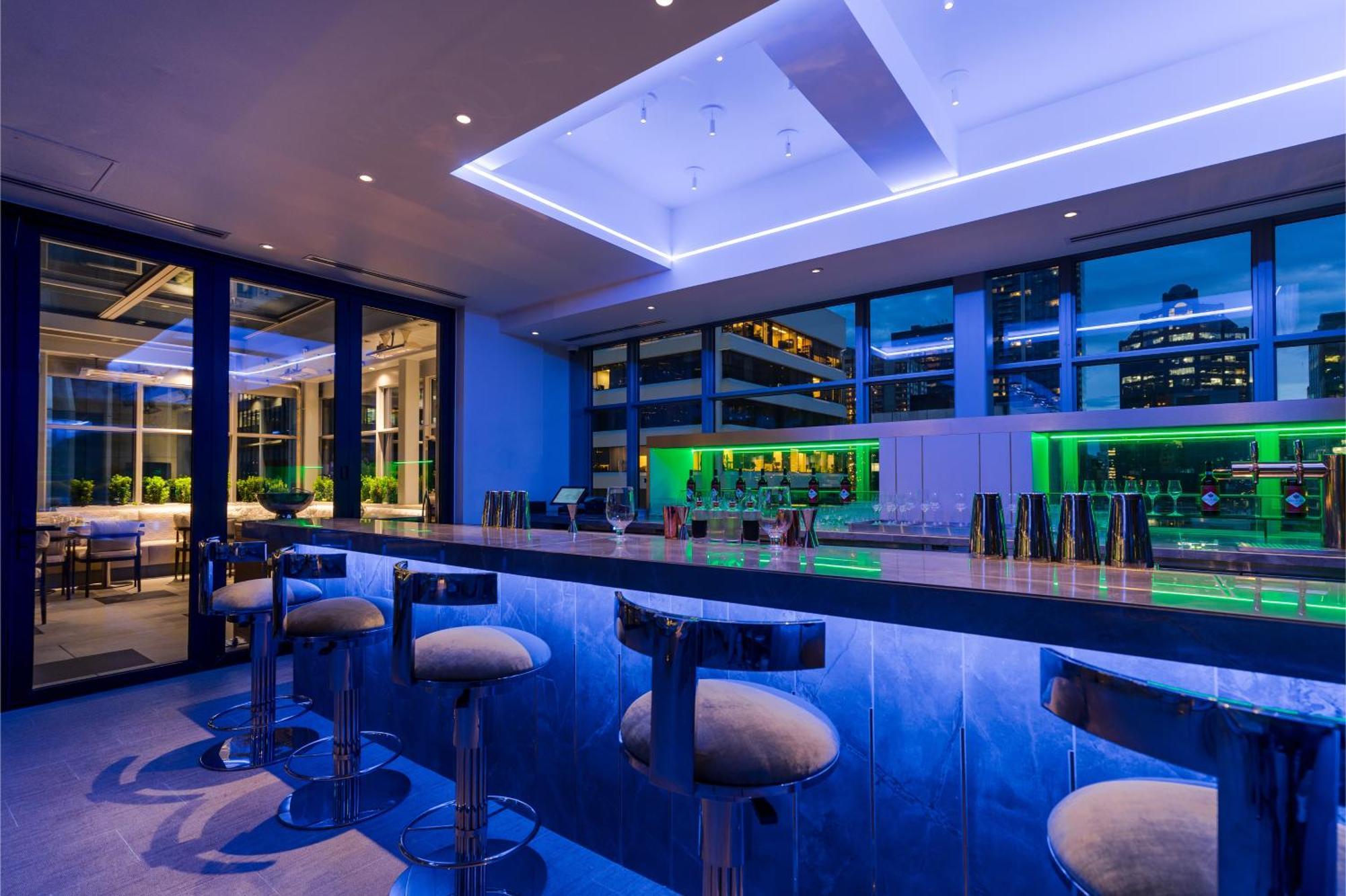 Azur Legacy Collection Hotel Vancouver Exterior photo